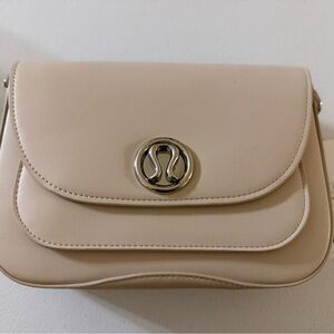 NWT Lululemon Leather Alternative Crossbody Bag 1.5L Cashew and Silver MSRP $198